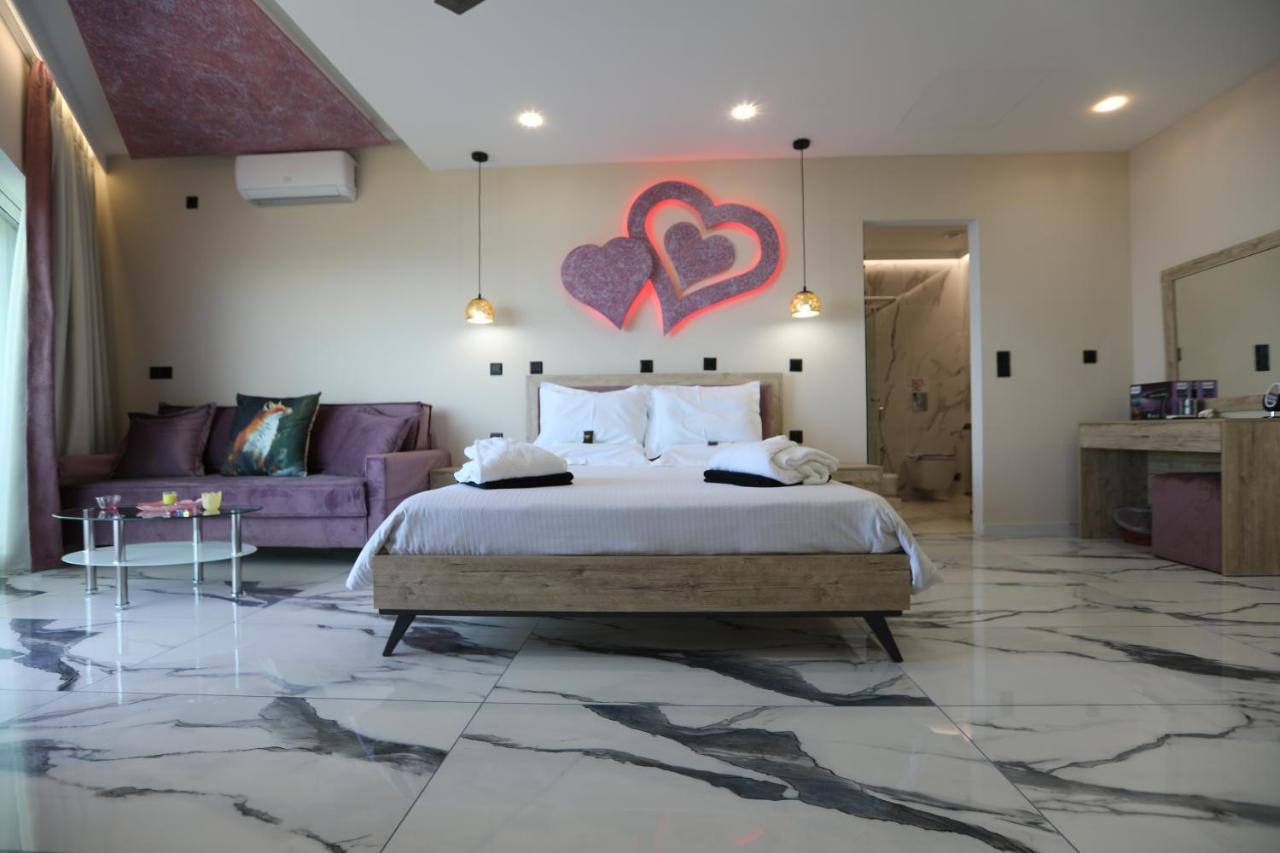 Golden Fox Studios And Suites Lakones Экстерьер фото