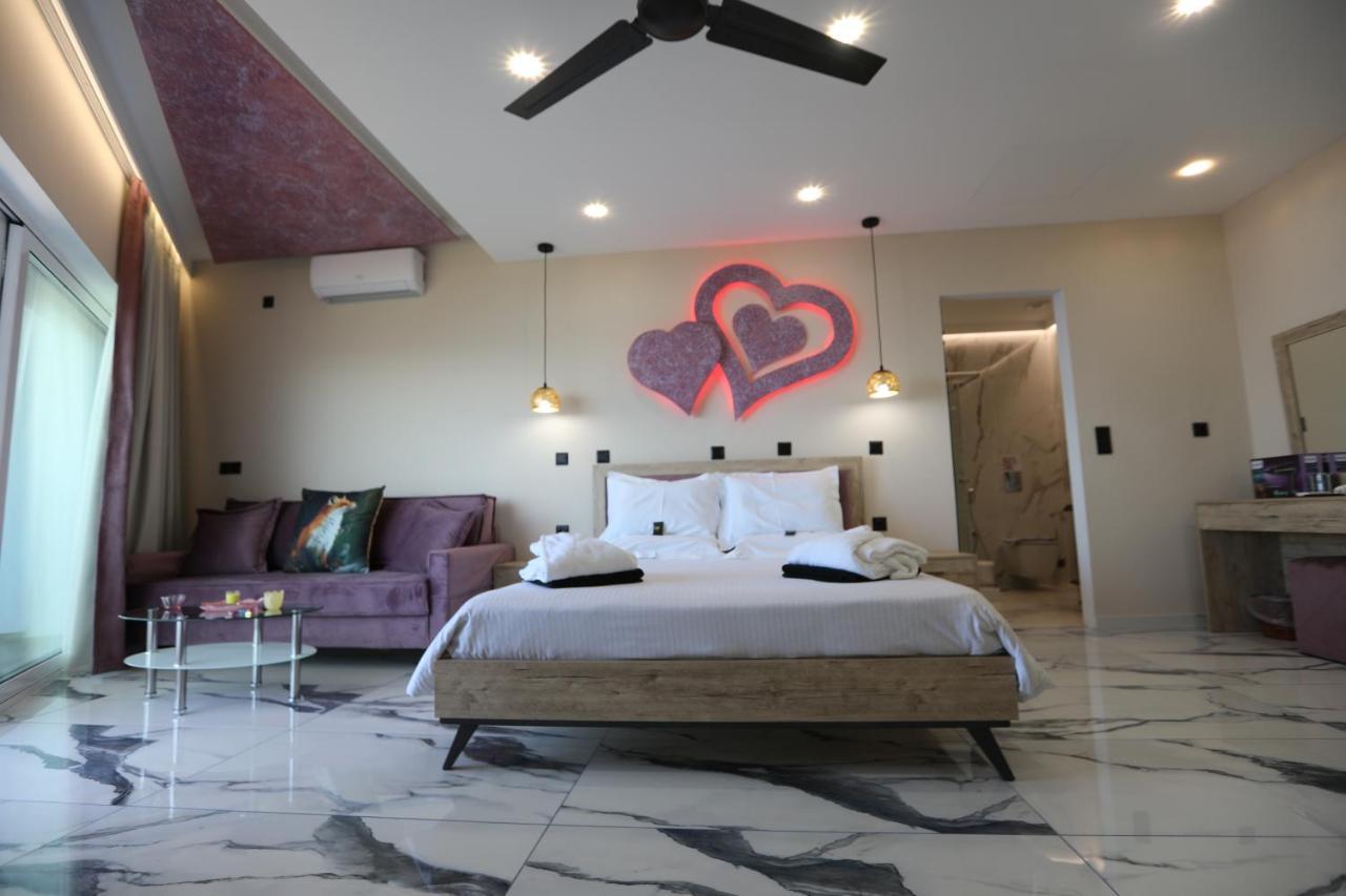 Golden Fox Studios And Suites Lakones Экстерьер фото