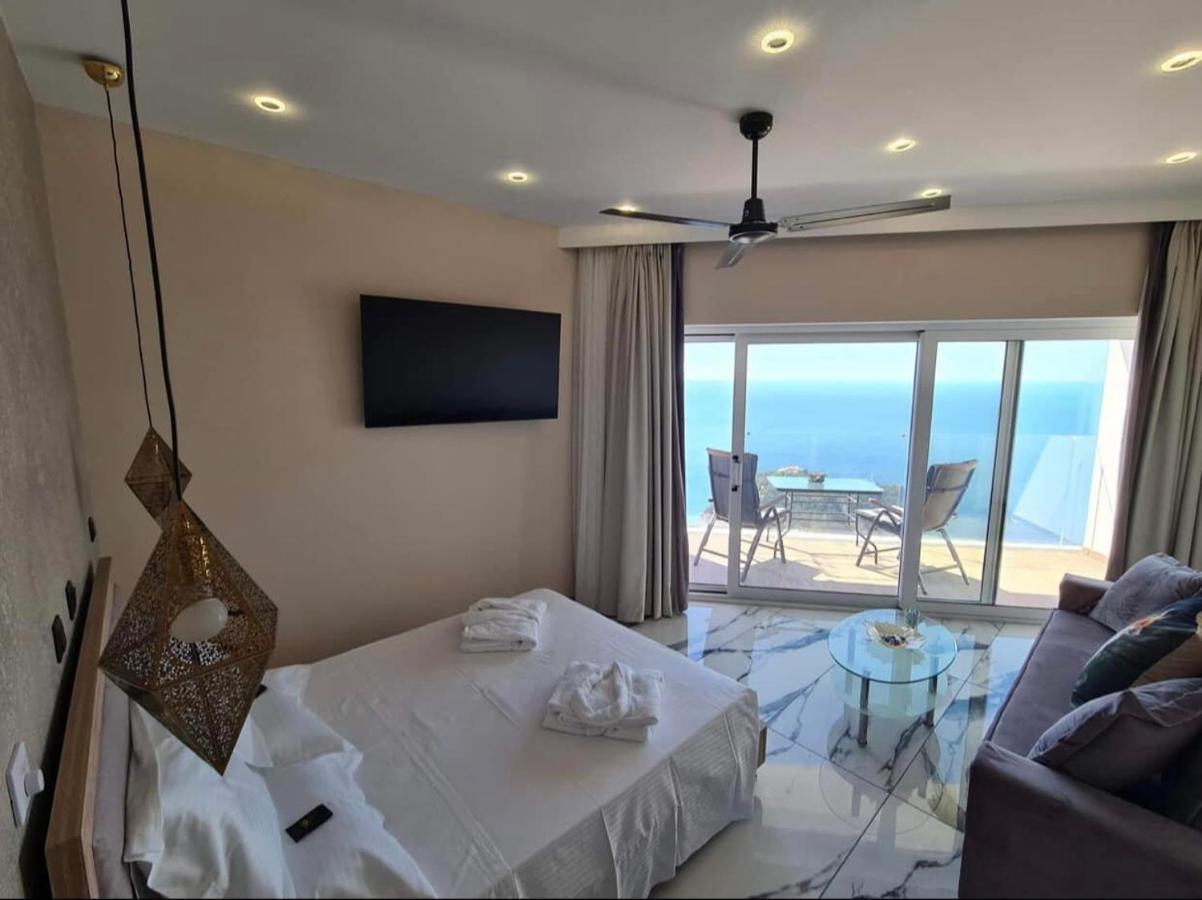 Golden Fox Studios And Suites Lakones Экстерьер фото
