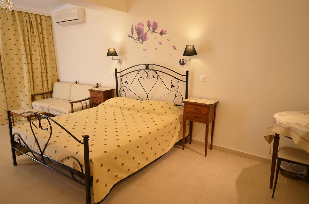 Golden Fox Studios And Suites Lakones Экстерьер фото