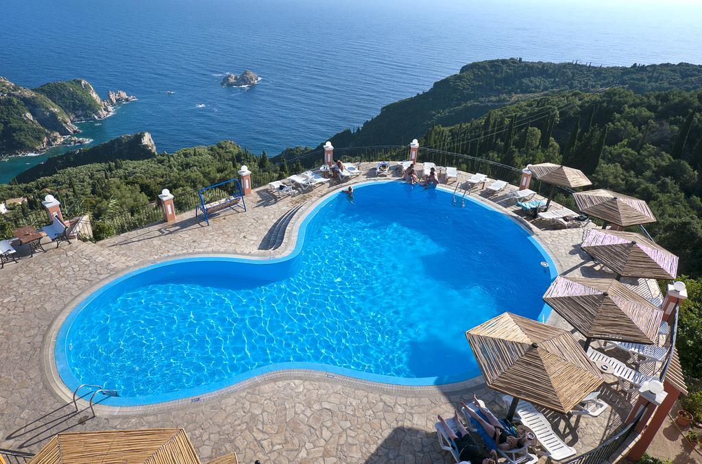 Golden Fox Studios And Suites Lakones Экстерьер фото