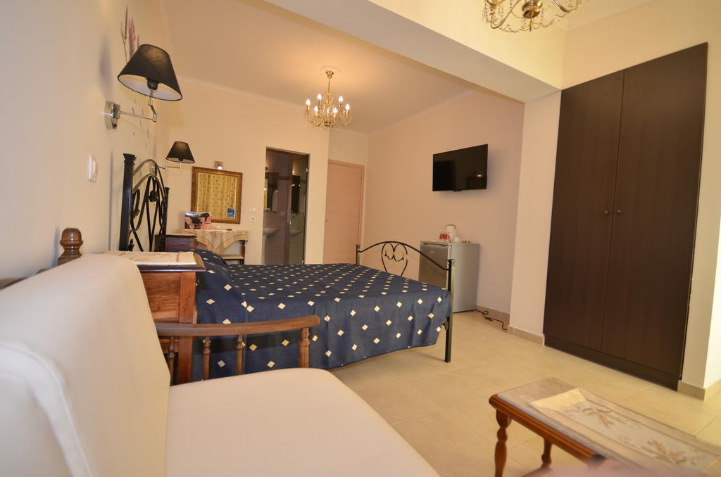 Golden Fox Studios And Suites Lakones Экстерьер фото