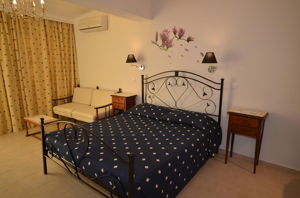 Golden Fox Studios And Suites Lakones Экстерьер фото