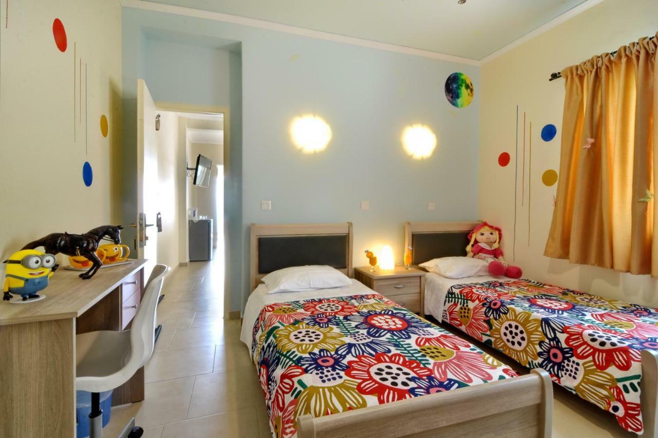 Golden Fox Studios And Suites Lakones Экстерьер фото