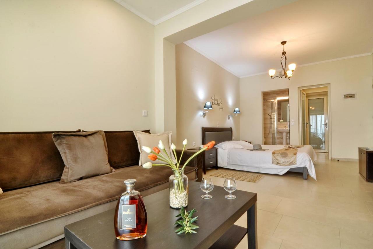 Golden Fox Studios And Suites Lakones Экстерьер фото