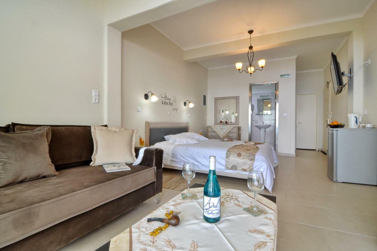 Golden Fox Studios And Suites Lakones Экстерьер фото