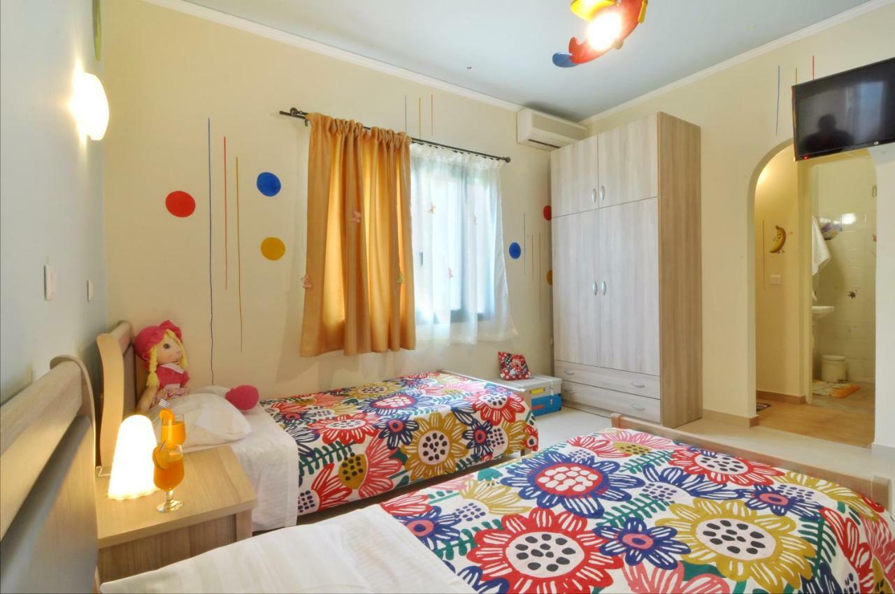 Golden Fox Studios And Suites Lakones Экстерьер фото