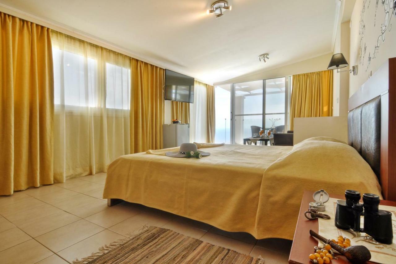 Golden Fox Studios And Suites Lakones Экстерьер фото