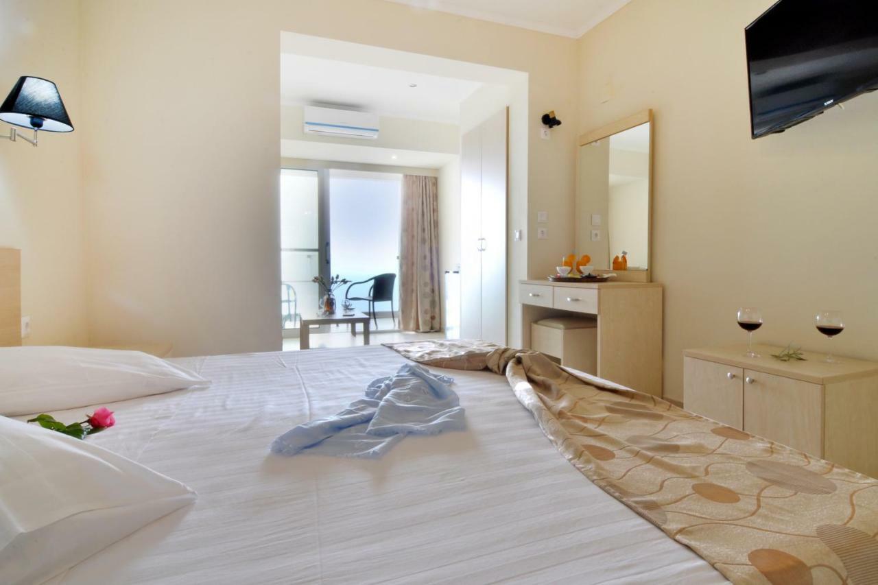 Golden Fox Studios And Suites Lakones Экстерьер фото
