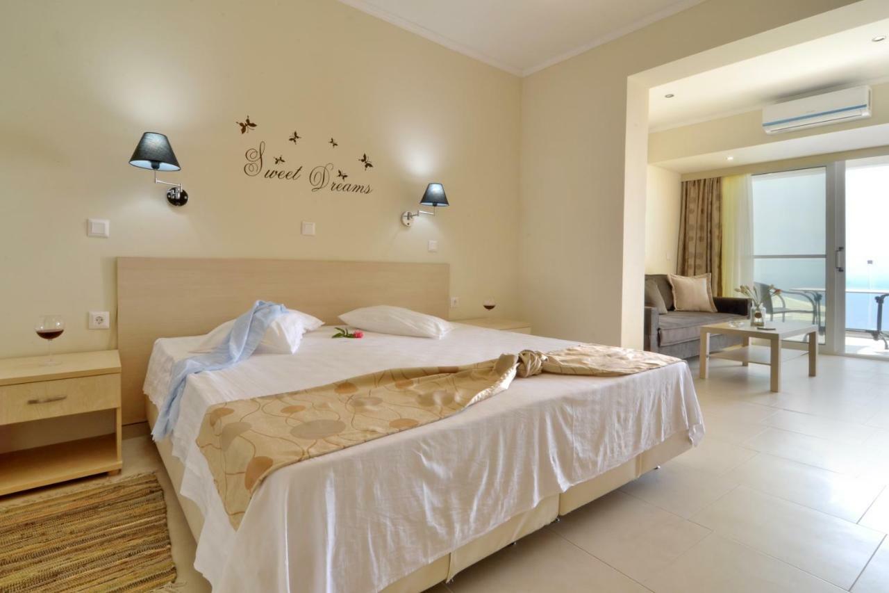 Golden Fox Studios And Suites Lakones Экстерьер фото