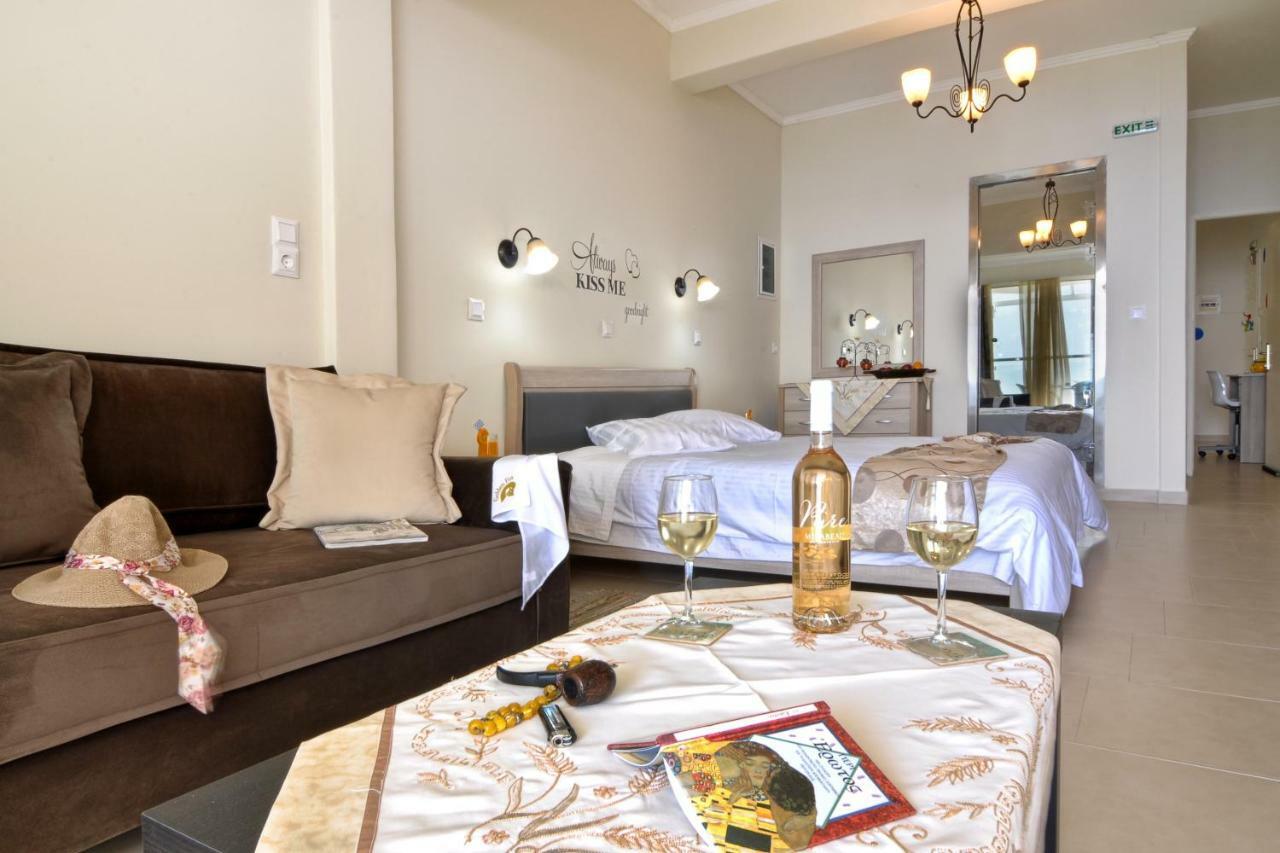 Golden Fox Studios And Suites Lakones Экстерьер фото