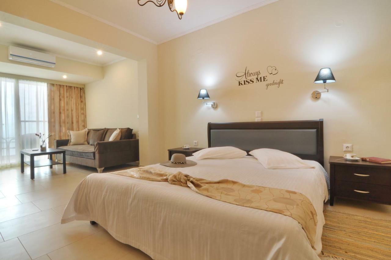 Golden Fox Studios And Suites Lakones Экстерьер фото