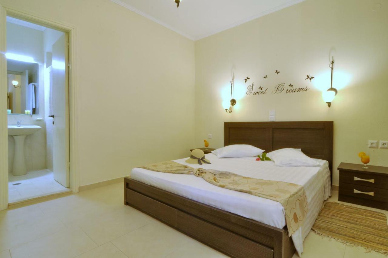 Golden Fox Studios And Suites Lakones Экстерьер фото